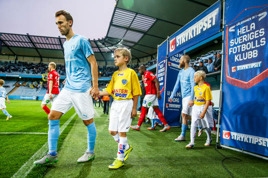 Malmös Magnus Wolff Eikrem före fotbollsmatchen i