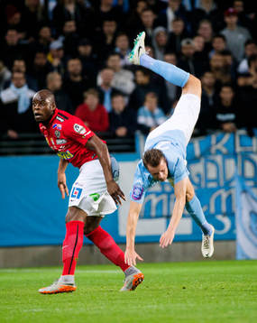 Malmös Kari Arnason och Falkenbergs Hakeem Araba