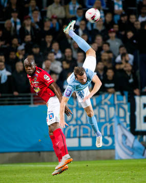 Malmös Kari Arnason och Falkenbergs Hakeem Araba