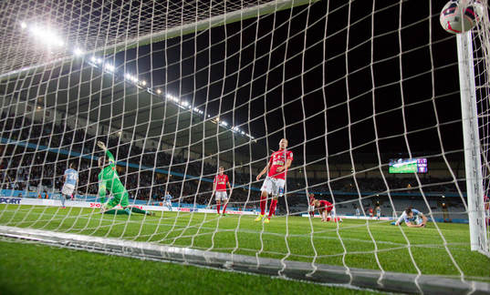 Malmös Nikola Djurdjic gör 4-1 bakom Falkenbergs målvakt