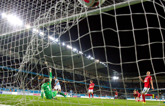 Malmös Nikola Djurdjic gör 4-1 bakom Falkenbergs målvakt