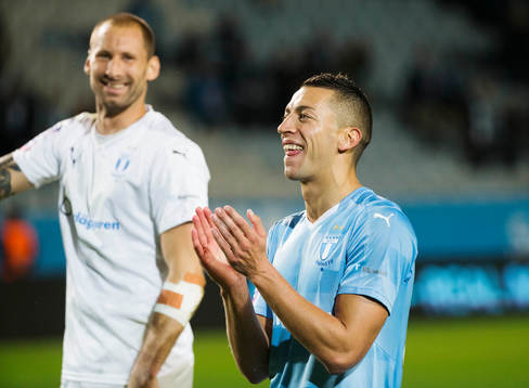 Malmös Nikola Djurdjic och målvakt Johan Wiland jublar