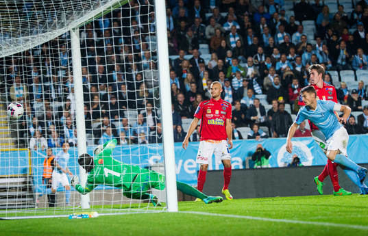 Malmös Markus Rosenberg se Nikola Djurdjics nick gå in