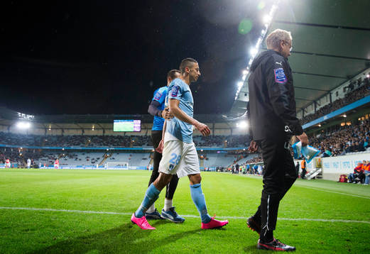 Malmös Nikola Djurdjic hade ont i slutet av matchen och