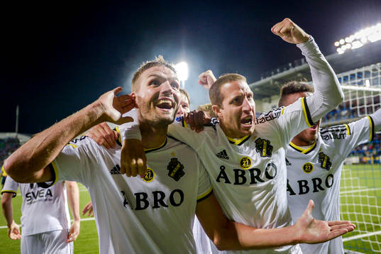 s Jos Hooiveld och Kenny Pavey jublar