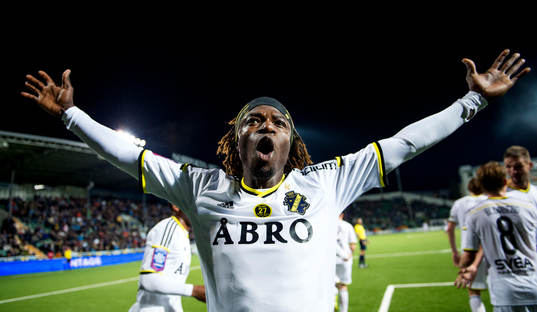 s Mohamed Bangura jublar