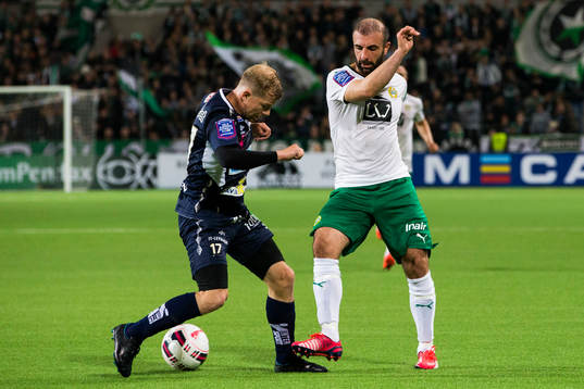 Gefles Jonas Lantto blir tunnlad av Hammarbys Kennedy