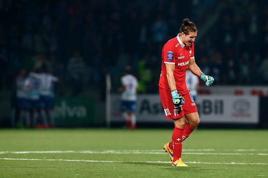 Norrköpings målvakt David Mitov Nilsson firar