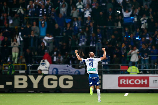 Norrköpings Andreas Johansson firar ett av målen