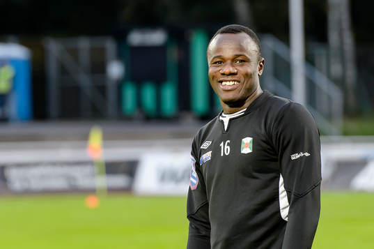 Varbergs Nsima Peter före fotbollsmatchen i Superettan