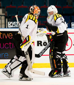 Brynäs målvakt Felix Sandström och målvakt John Morelius