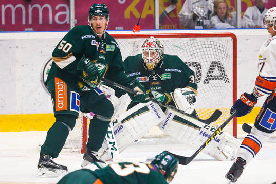 Färjestads Sebastian Erixon och målvakt Lars Haugen