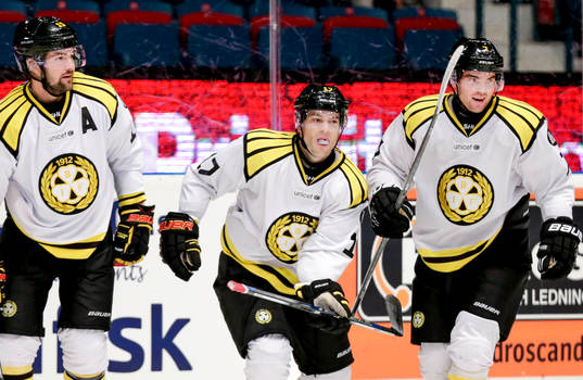 Brynäs spelare jublar