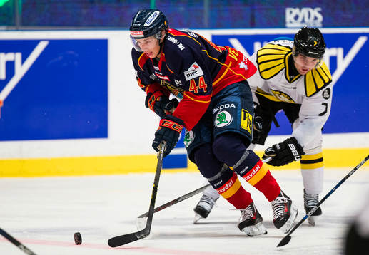 Djurgårdens Lukas Vejdemo följd av Brynäs Ponthus