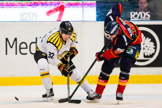 Brynäs Nick Johnson och Djurgårdens Philip Holm