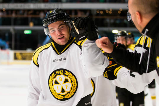 Brynäs Ponthus Westerholm jublar