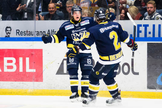 s Filip Sandberg och Kristofer Berglund jublar