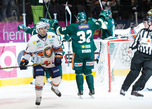Färjestads Tomas Skogs gör mål 2-1 bakom Växjös