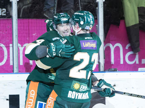 Färjestads Tomas Skogs gör mål 2-1 bakom Växjös