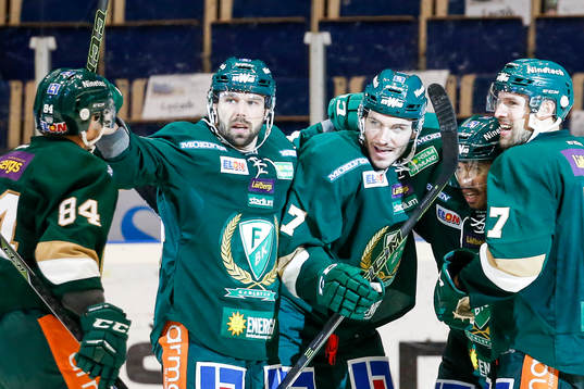 Färjestads spelare jublar