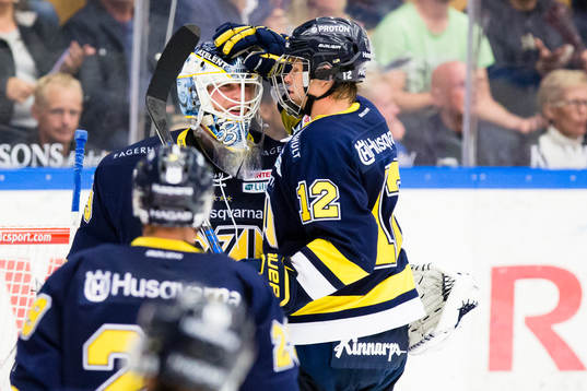 s målvakt Fredrik Pettersson-Wentzel och Jakob Cederholm