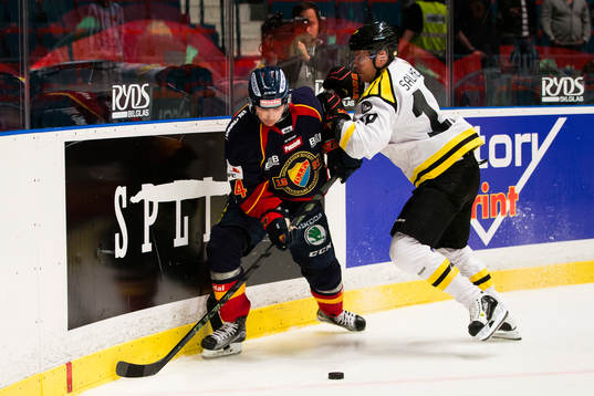 Djurgårdens Daniel Brodin och Brynäs Anssi Salmela