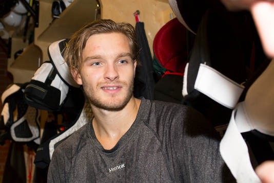 Färjestads Johan Olofsson sitter ombytt