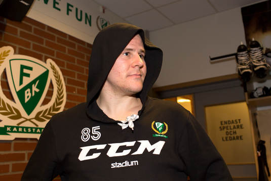Färjestads Mikael Johansson är ombytt