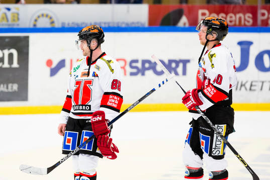 Örebros Jakub Petruzalek  och Anders Eriksson deppar