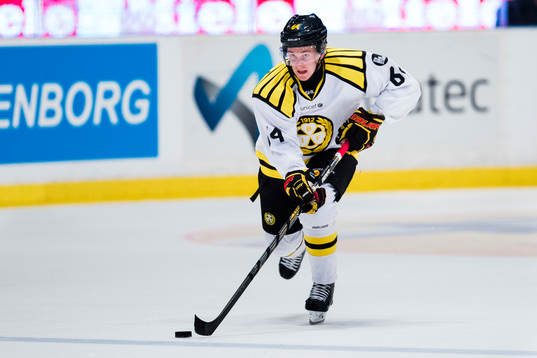 Brynäs Jonathan Pudas med pucken
