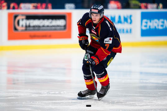 Djurgårdens Fredrik Forsberg med pucken