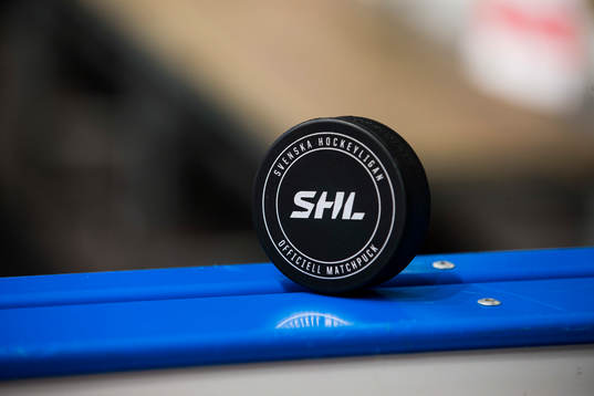 En officiell matchpuck för SHL
