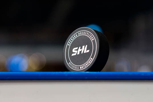 En officiell matchpuck för SHL