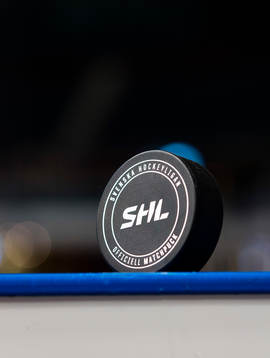 En officiell matchpuck för SHL