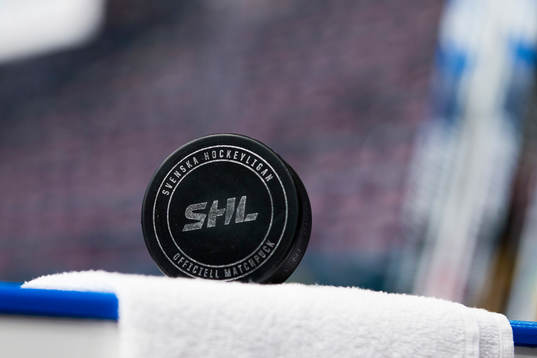 En officiell matchpuck för SHL