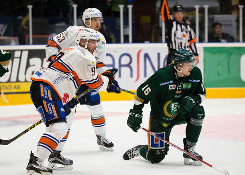 Växjös Josh Hennessy och Eddie Larsson samta Färjestads