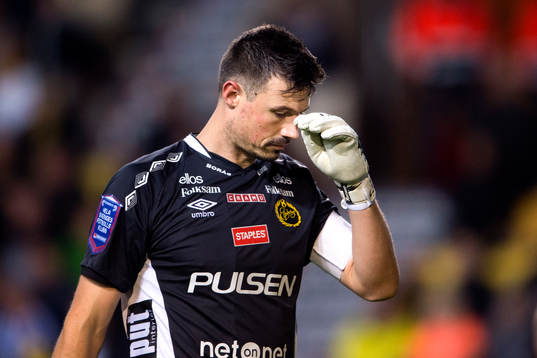 Elfsborgs målvakt Kevin Stuhr Ellegaard deppar