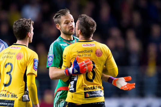 IFK Göteborgs målvakt John Alvbåge och Elfsborgs Anders