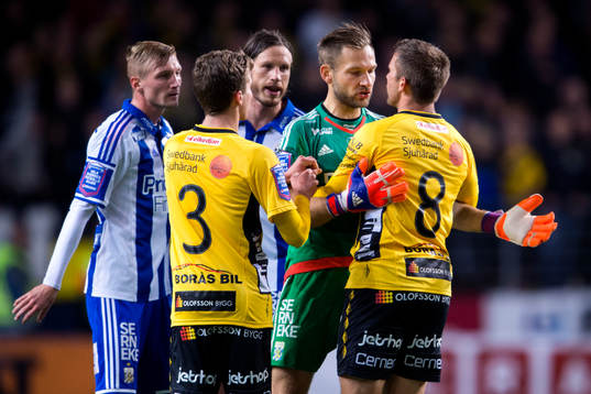 IFK Göteborgs målvakt John Alvbåge och Elfsborgs Anders