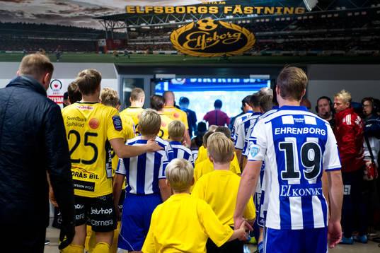 Elfsborgs och IFK Göteborgs spelare gör sig redo att gå