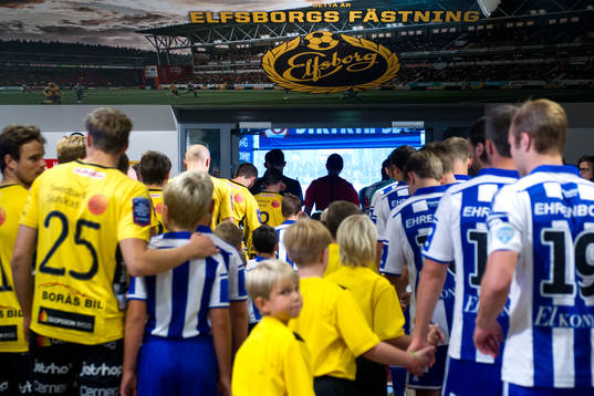 Elfsborgs och IFK Göteborgs spelare gör sig redo att gå