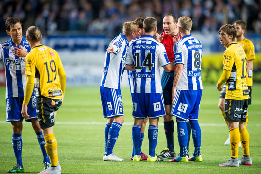 IFK Göteborgs spelare irriterade på domaren Jonas Eriksson