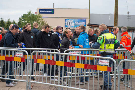 Oroligt vid inpasseringen till matchen hos IFK Göteborgs