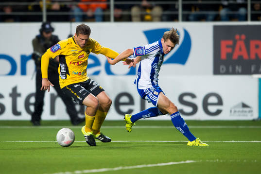 Elfsborgs Anders Svensson och IFK Göteborgs Riku Riski