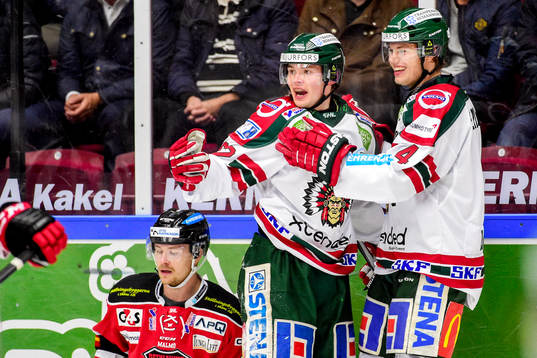 Frölundas Artturi Lehkonen och Jacob Larsson jublar