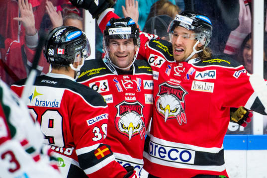 Malmö Redhawks Andreas Thuresson(th) jublar med Kent