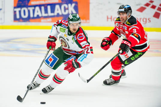 Frölundas Patrik Carlsson jagas av Malmö Redhawks Kent