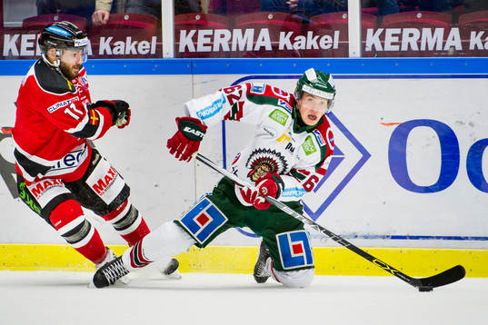 Malmö Redhawks Joey Tenute jagar Frölundas Artturi