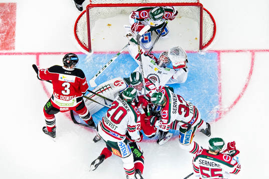 Bråkigt framför Malmö Redhawks mål