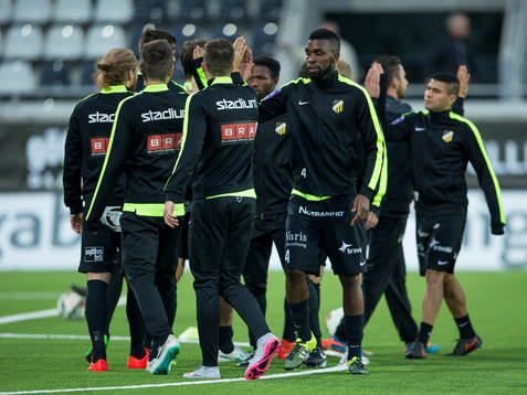 Häckens Tefu Mashamaite innan fotbollsmatchen i